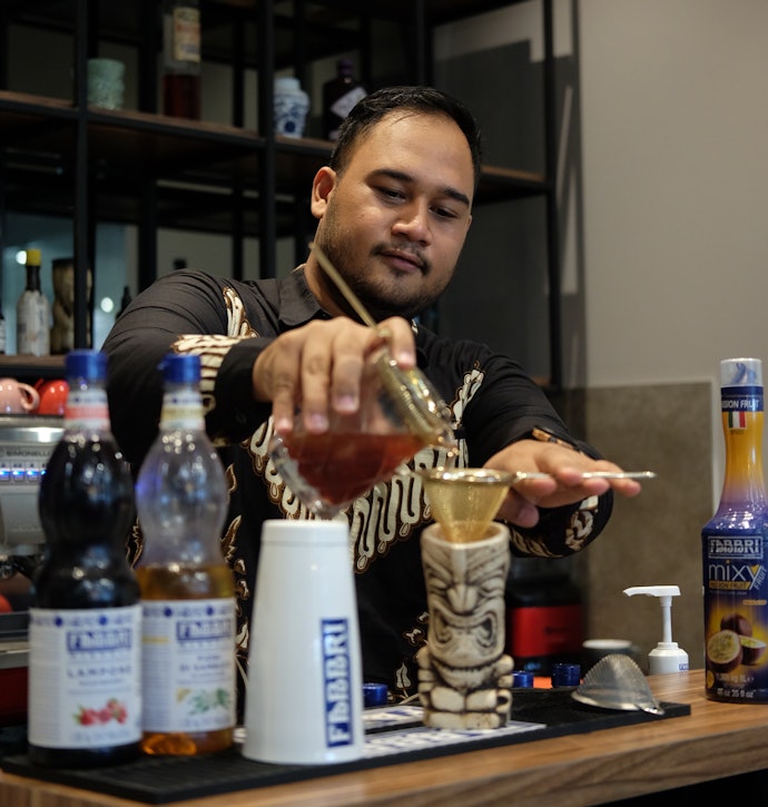 Tips menyeduh teh dengan baik dari tea mixologist, Cakra Virajati
