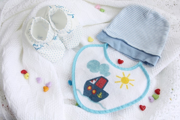 Pastikan persediaan celemek bayi Anda cukup