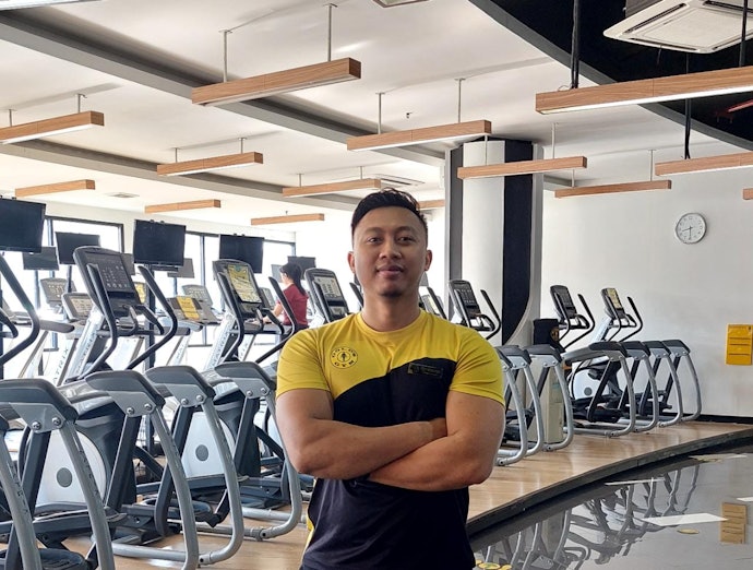 Tips aman menggunakan sarung tinju dan MMA dari personal trainer kami, Tedi Hermawan