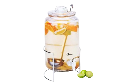 Ciptakan kesan menarik dengan water jug kaca berisi buah-buahan