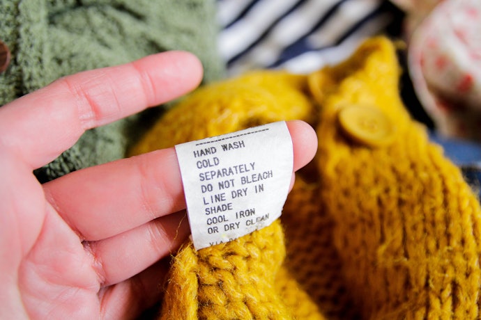 Cara merawat sweater supaya tidak cepat rusak