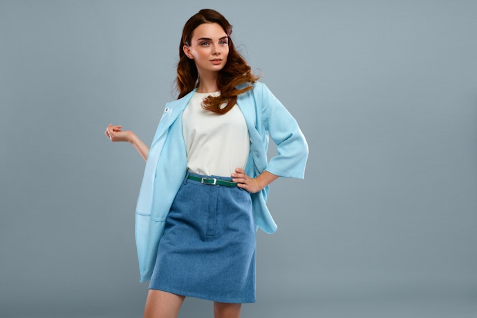 Rok jeans cocok dengan baju apa?
