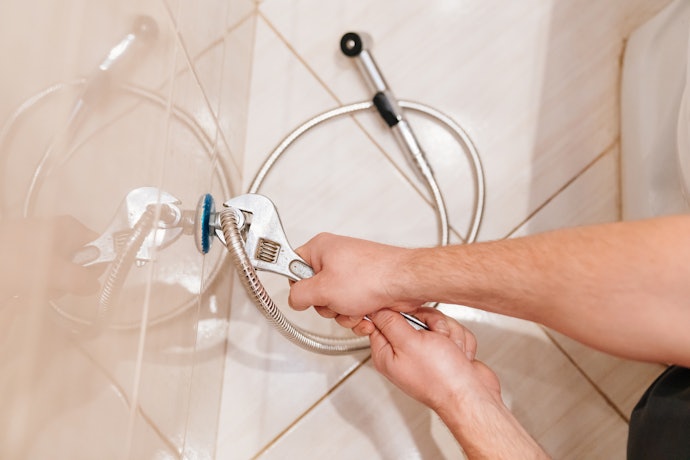 Bagaimana cara pasang jet shower toilet?