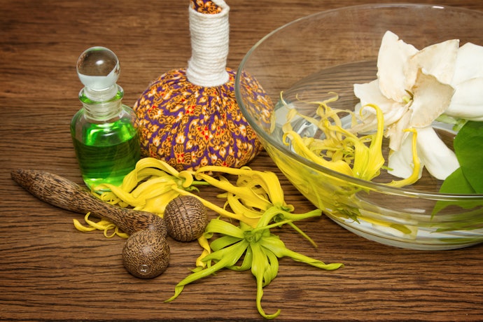 Cara menggunakan essential oil ylang-ylang