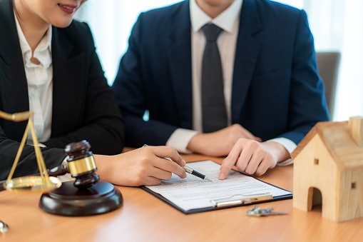 Apa ciri-ciri pinjol ilegal dan pinjol legal?