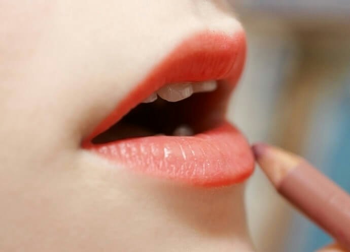 Tips mengaplikasikan lip pencil sesuai hasil riasan yang Anda inginkan