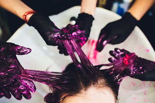 Bagaimana cara mewarnai rambut agar tidak gagal?