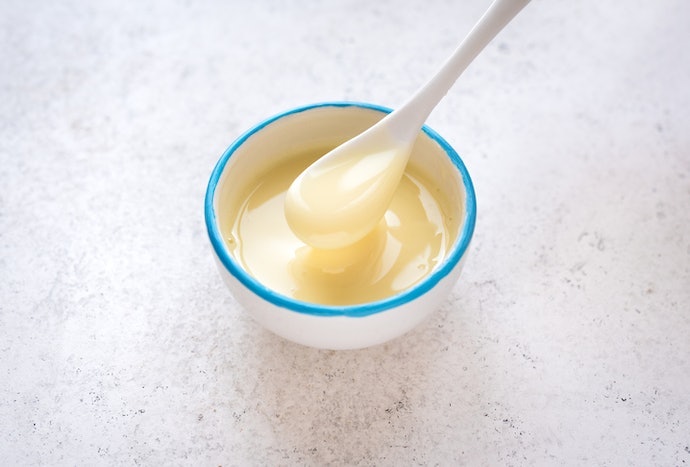 Apa perbedaan susu kental manis dengan susu evaporasi?