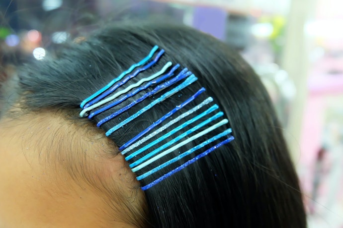 Trik menggunakan bobby pin agar penampilan menarik