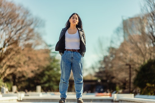 Tips OOTD boyfriend jeans yang lagi trend untuk wanita tampil modis!