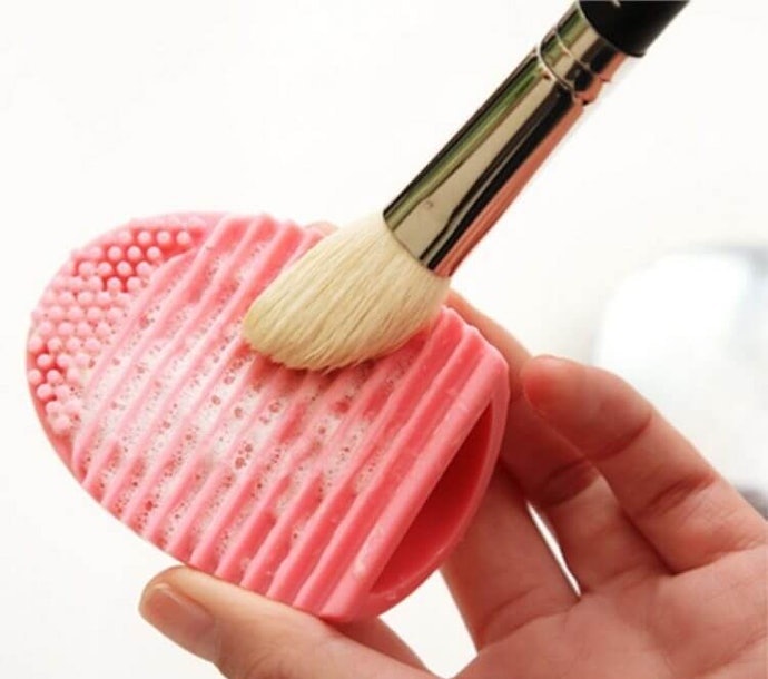 Cara merawat highlight brush berdasarkan bahannya