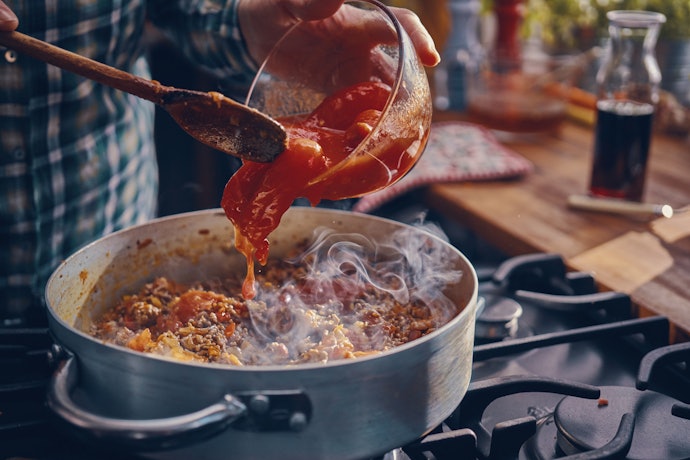 Ingin membuat saus spageti sendiri? Cobalah resep saus spageti rumahan ini!