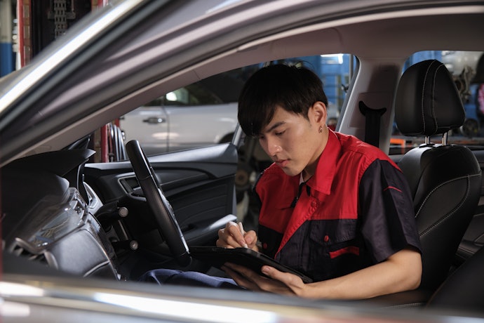 Bagaimana cara memasang alarm mobil?