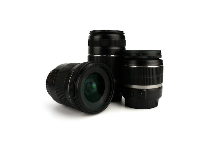 Apakah kamera mirrorless bisa menggunakan lensa DSLR?
