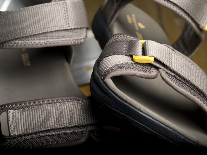 Hindari membeli sandal Crocs KW
