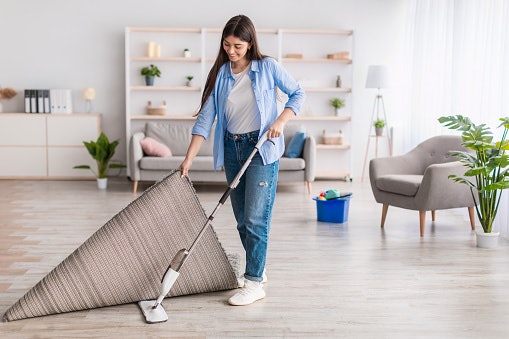 Cara menggunakan alat pel spray mop