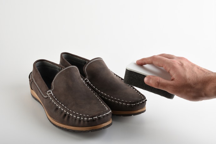 Apakah sepatu kain dan kulit suede bisa disemir?