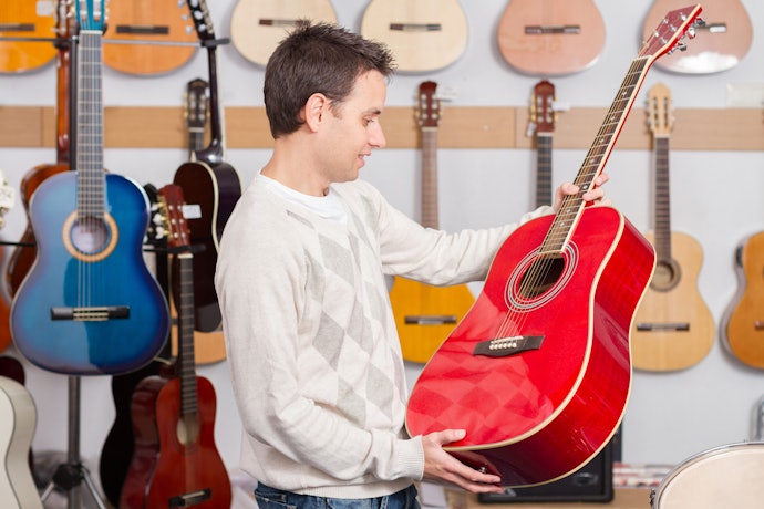 Pertanyaan umum seputar gitar akustik terbaik untuk pemula