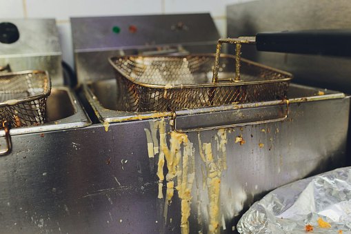 Tips membersihkan deep fryer