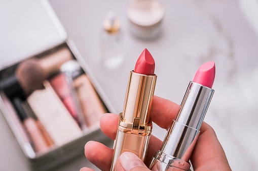 Buat ombre lips untuk ciptakan gaya Anda sendiri