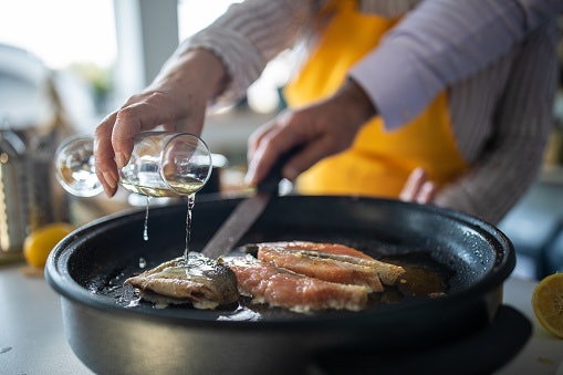 Tips memasak ikan kaleng agar tidak amis