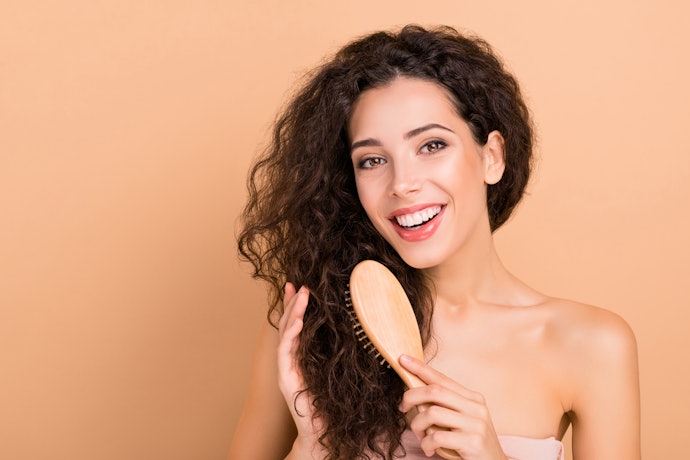 Tips menyisir rambut keriting yang benar