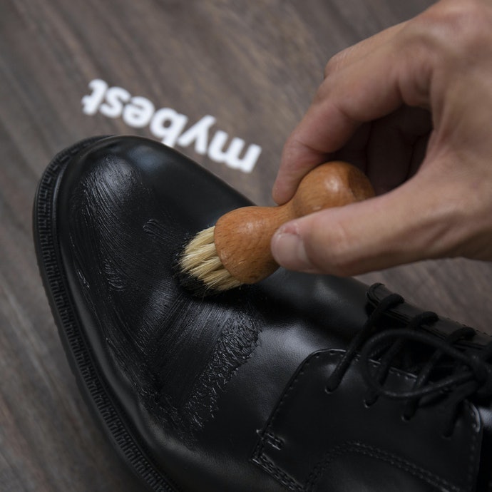 Langkah tepat dalam menyemir sepatu
