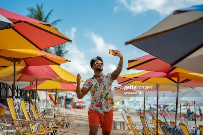 Tips OOTD pria untuk tampil keren di pantai