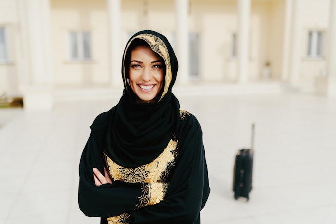 Tips padu padan abaya hitam
