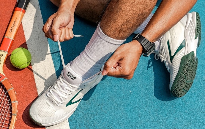 Pastikan sepatunya berukuran 0,5–1 cm lebih panjang dari jari kaki