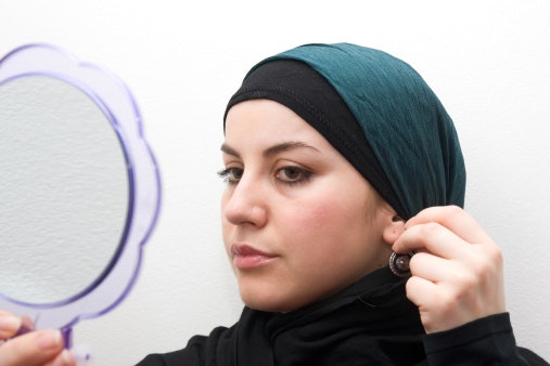 Tips memadukan baju pesta hijab
