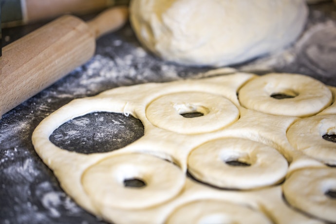 Cara menggunakan cetakan donat agar hasilnya cantik dan mulus
