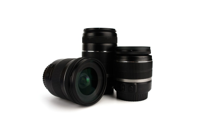 Apakah kamera mirrorless bisa menggunakan lensa DSLR?