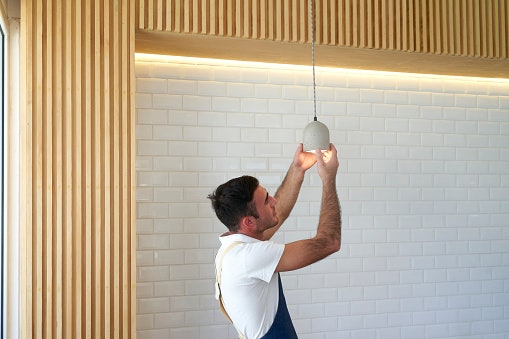 Tips mengganti fitting lampu