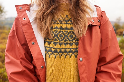 Tips OOTD sweater wanita yang lagi trend dan modis