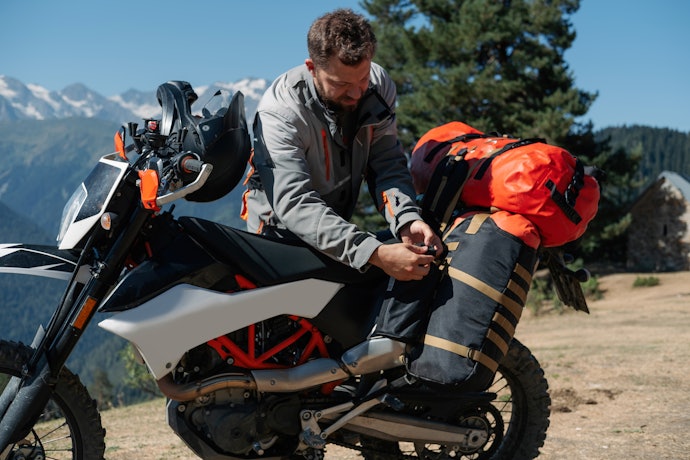 Tips menata barang pada tas bikers agar nyaman saat berkendara