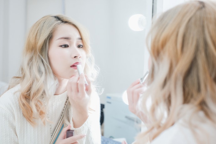 Tips menggunakan lip balm agar manfaatnya lebih optimal