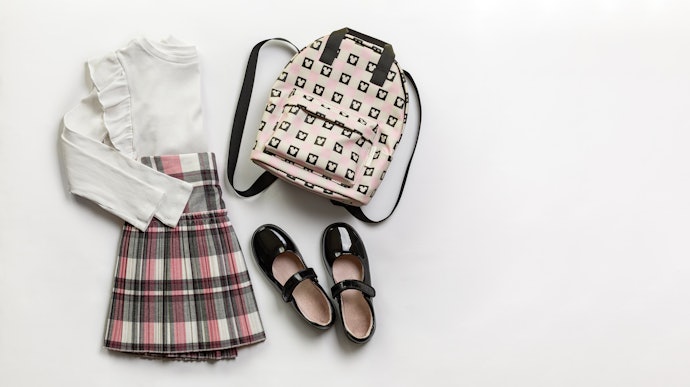 Tips mix and match rok kotak-kotak ala fashion Korea