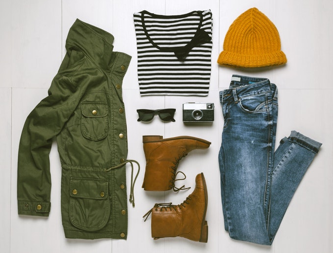 Tips mix and match jaket army untuk wanita