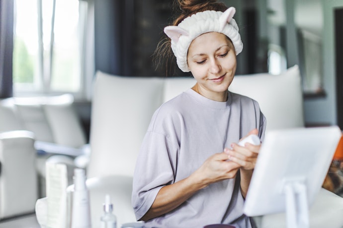 Setelah pakai exfoliating toner pakai apa?