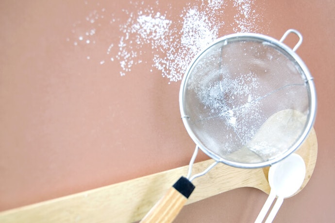 Tips membersihkan saringan tepung