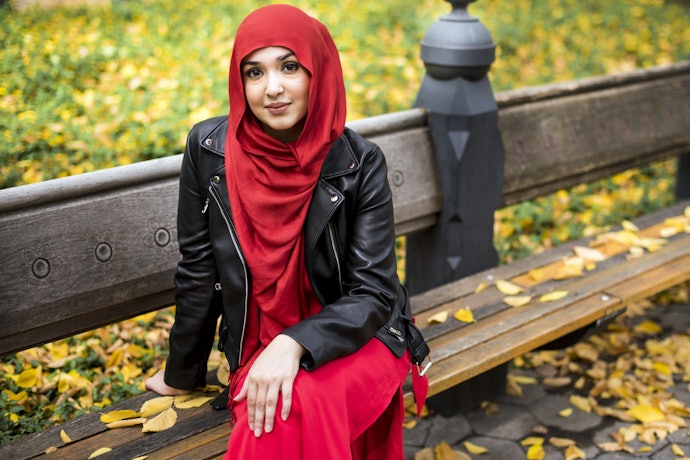 Inspirasi OOTD hijab yang keren dengan jaket kulit!