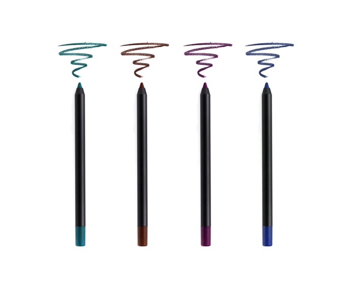 Apakah eyeliner warna aman untuk dipakai?