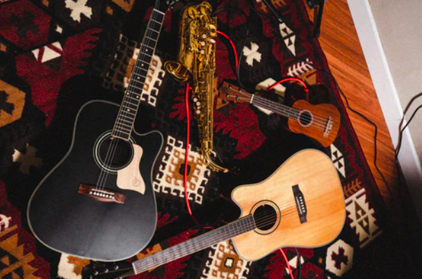 Apa perbedaan ukulele dengan gitar?
