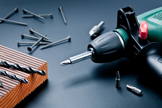 Apa perbedaan bor corded dan cordless?