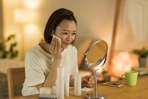 Apa keunggulan skincare Korea untuk pengguna usia 40 tahun ke atas?