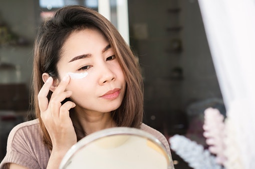 Skincare untuk mata panda dapat digunakan sejak usia berapa?