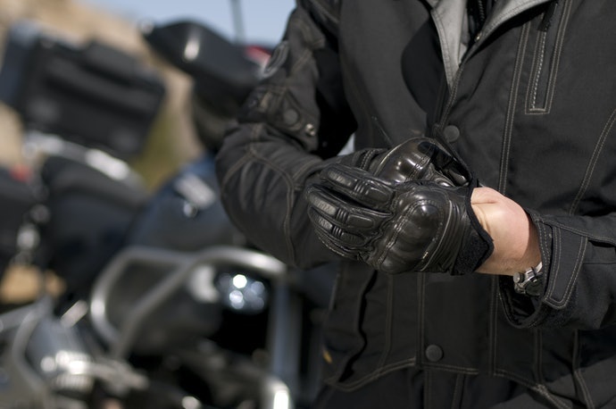 Manfaat menggunakan sarung tangan motor