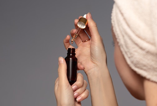 Apakah face oil masuk dalam rangkaian skincare yang wajib dipakai?