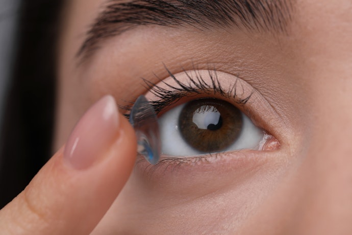 Bisakah pemilik mata silinder menggunakan softlens sekali pakai?